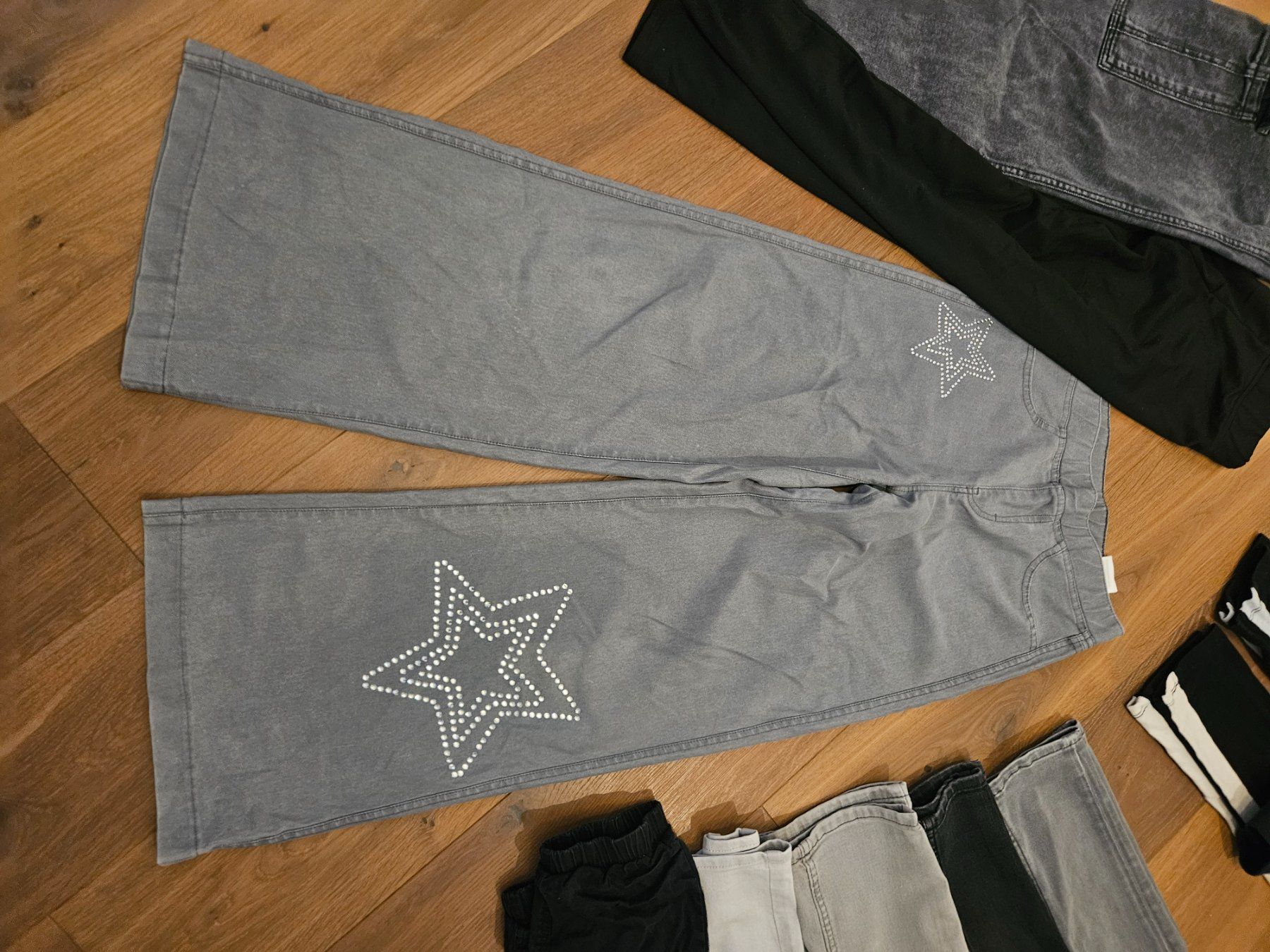 Lotti & Set di vestiti: Set mit Jeans, Pullover Gr.146 – Nuovo (secondo la descrizione) da Wangen ZH venduto da tulipe55 1
