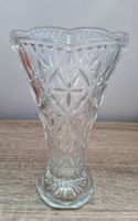 Schöne Kristall-Vase mit Verzierung