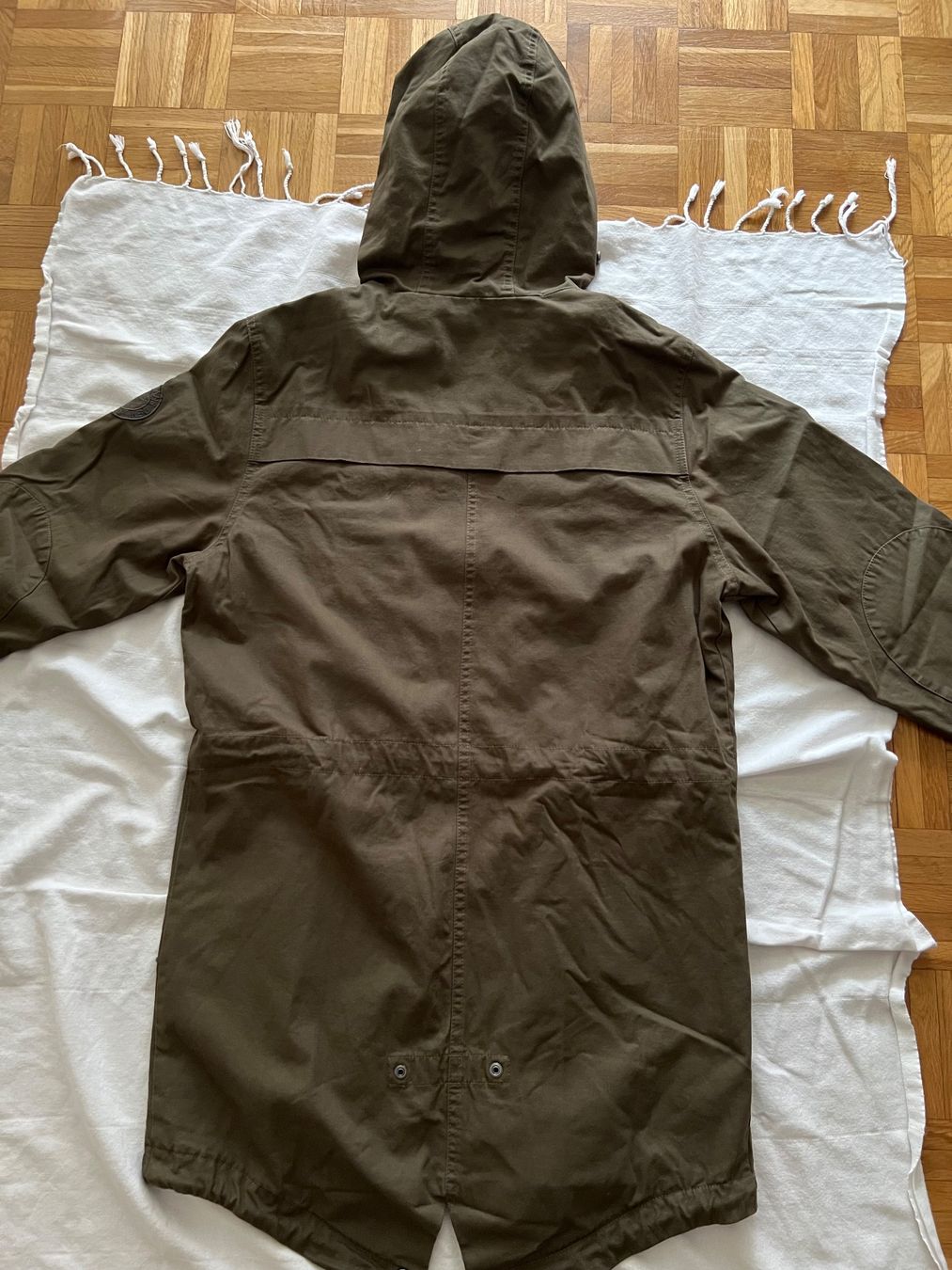 Cappotti: Parka mit div Taschen. Neu Grösse S – Nuovo e nell'imballaggio originale da Thun venduto da ersteigern