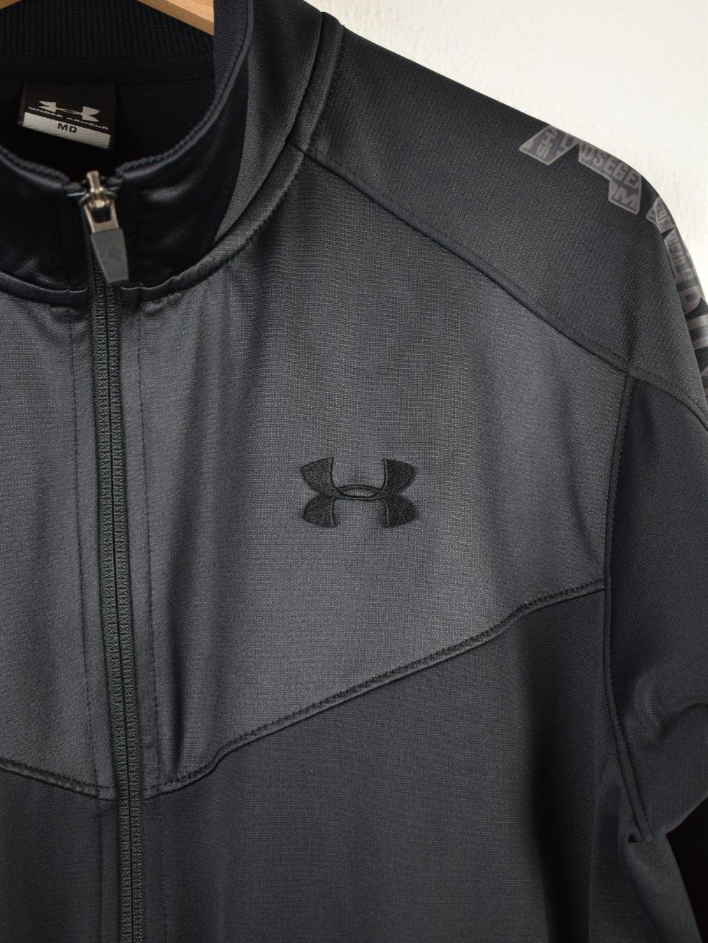 Under Armour Giacche: Under Armour Trainingsjacke Gr.M, neuwertig – Nuovo (secondo la descrizione) da Nürensdorf venduto da 2ND_STORY 1