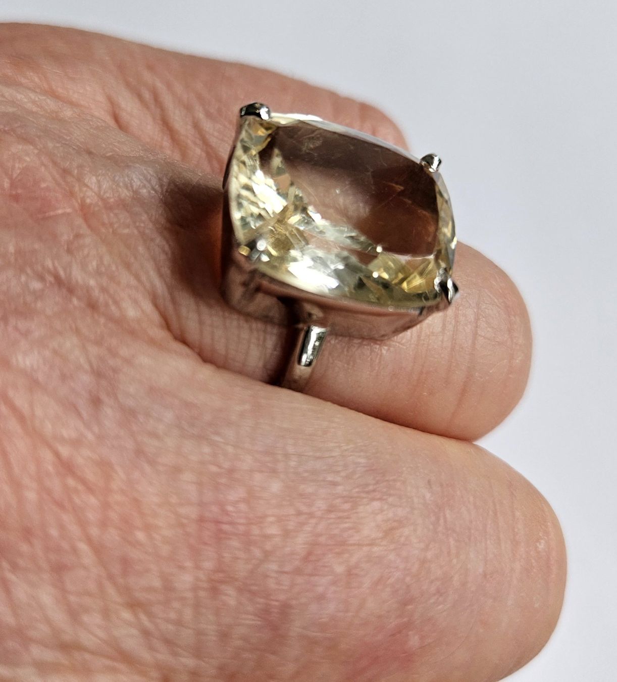 Anelli: Solitaire Ring mit Citri 58 Neu – Nuovo (secondo la descrizione) da Zürich venduto da adriben 7