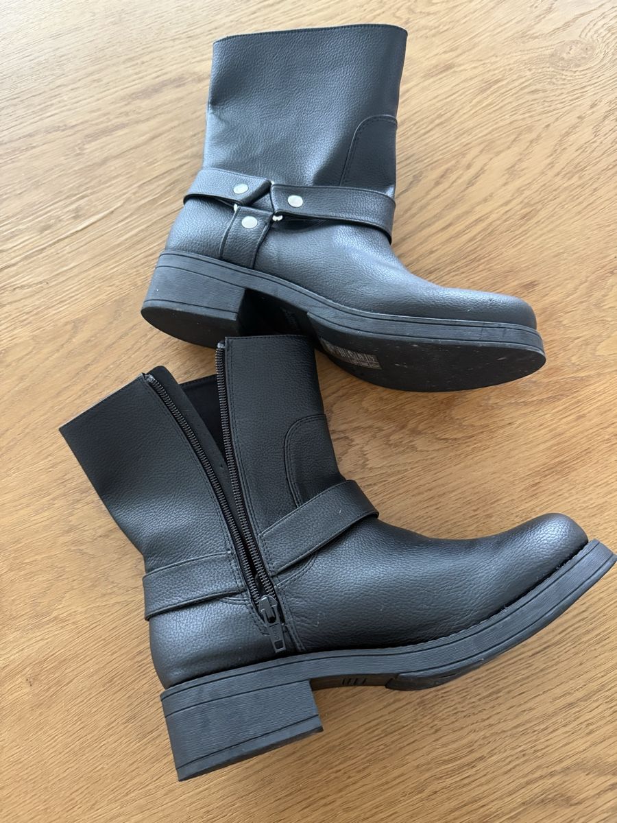 Scarpe da donna: Boots, schwarz, Gr. 40 – Usato da Zürich venduto da JBZH 2