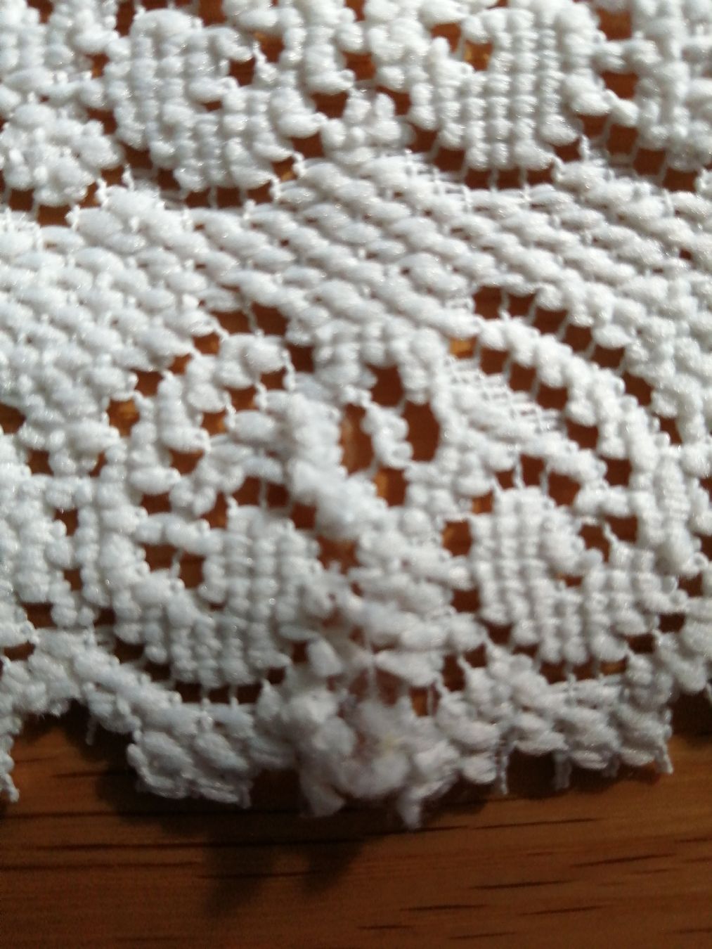 Altra biancheria da tavola: Spitzendecke weiss mit Blumenmuster 90x86cm gebraucht – Usato da Honau venduto da holunder3 5