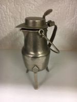 Kanne aus Metall für Puppenstube, antik