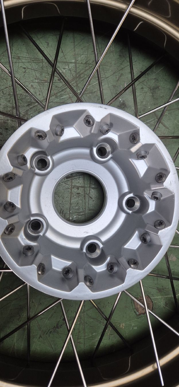 Pneumatici & Ruote complete: BMW R 1200 GS HP2 Hinterrad – Usato da Mülligen venduto da Hurum 4