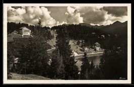 AK Arosa, Seeufer mit Hotels, Wald und Bergen