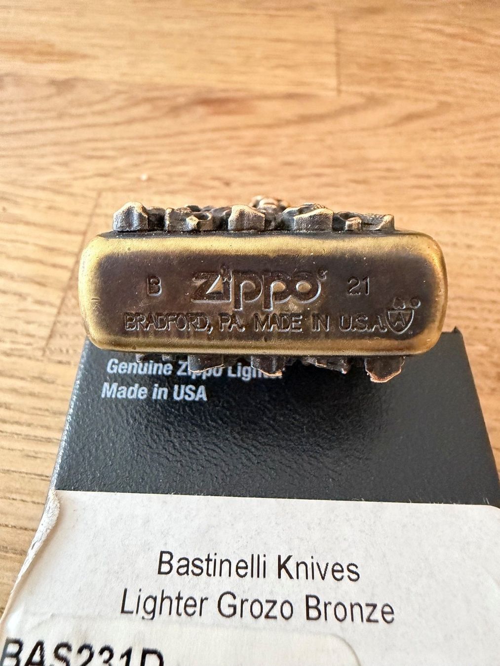 Zippo Feuerzeuge: Bastinelli Double Skulls ZIPPO Feuerzeug – Neu und originalverpackt aus Villars-sur-Glane von Dam0 3