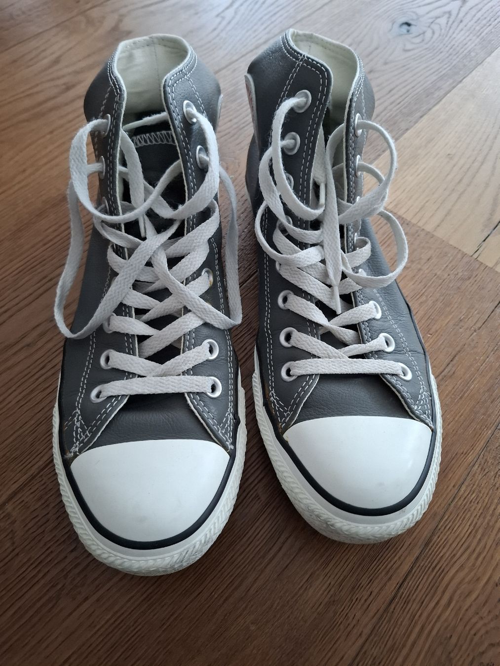 Converse Scarpe da uomo: converse Leder grau 41.5 – Nuovo (secondo la descrizione) da Wauwil venduto da pfand1979