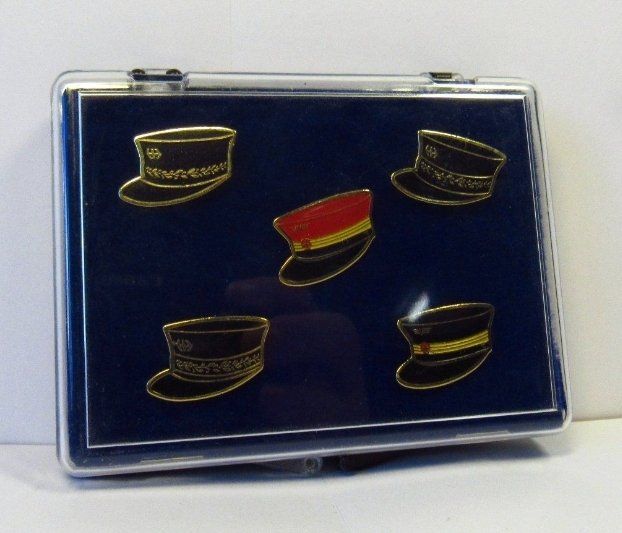 Hüte, Mützen & Caps: Pin Set SBB Mützen Dienstmützen – Gebraucht aus Flums von Cooker 2