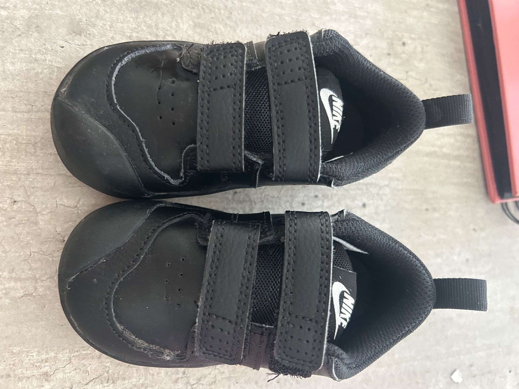Nike Schuhe für Jungen: Scarpe Nike – Gebraucht aus Biasca von pat_j2ds
