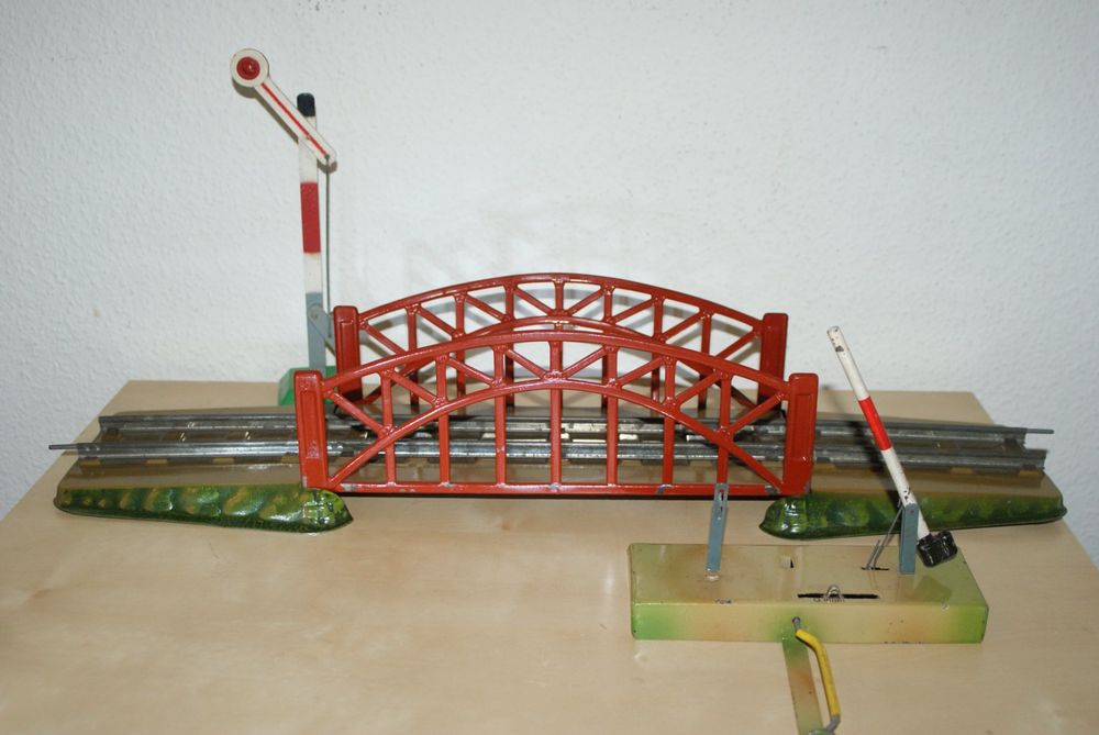 Märklin 74636 H0 Bogenbrücke für C-Gleis 360 x 64 x 117 mm