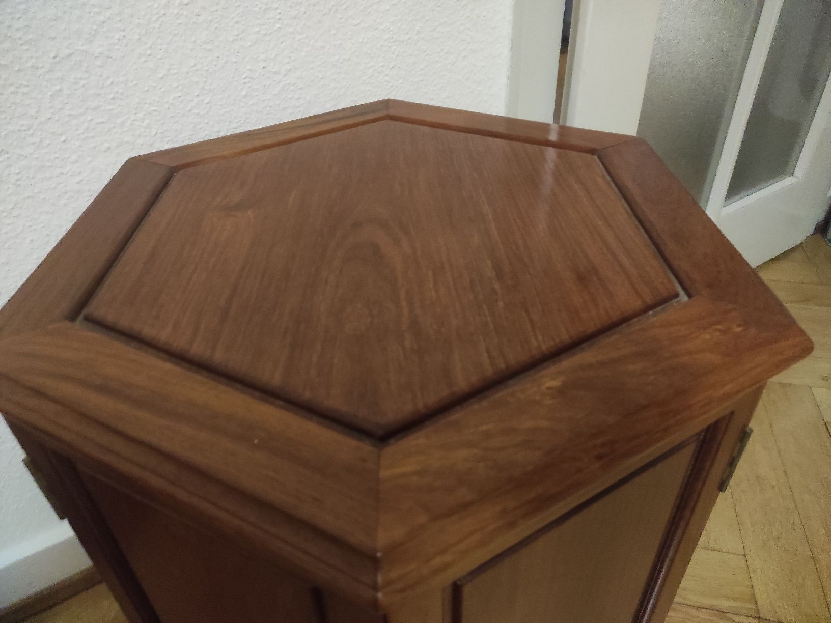 Kommoden: Unikat hexagon Kommode Holz – Gebraucht aus Basel von gnt_zv2n 1
