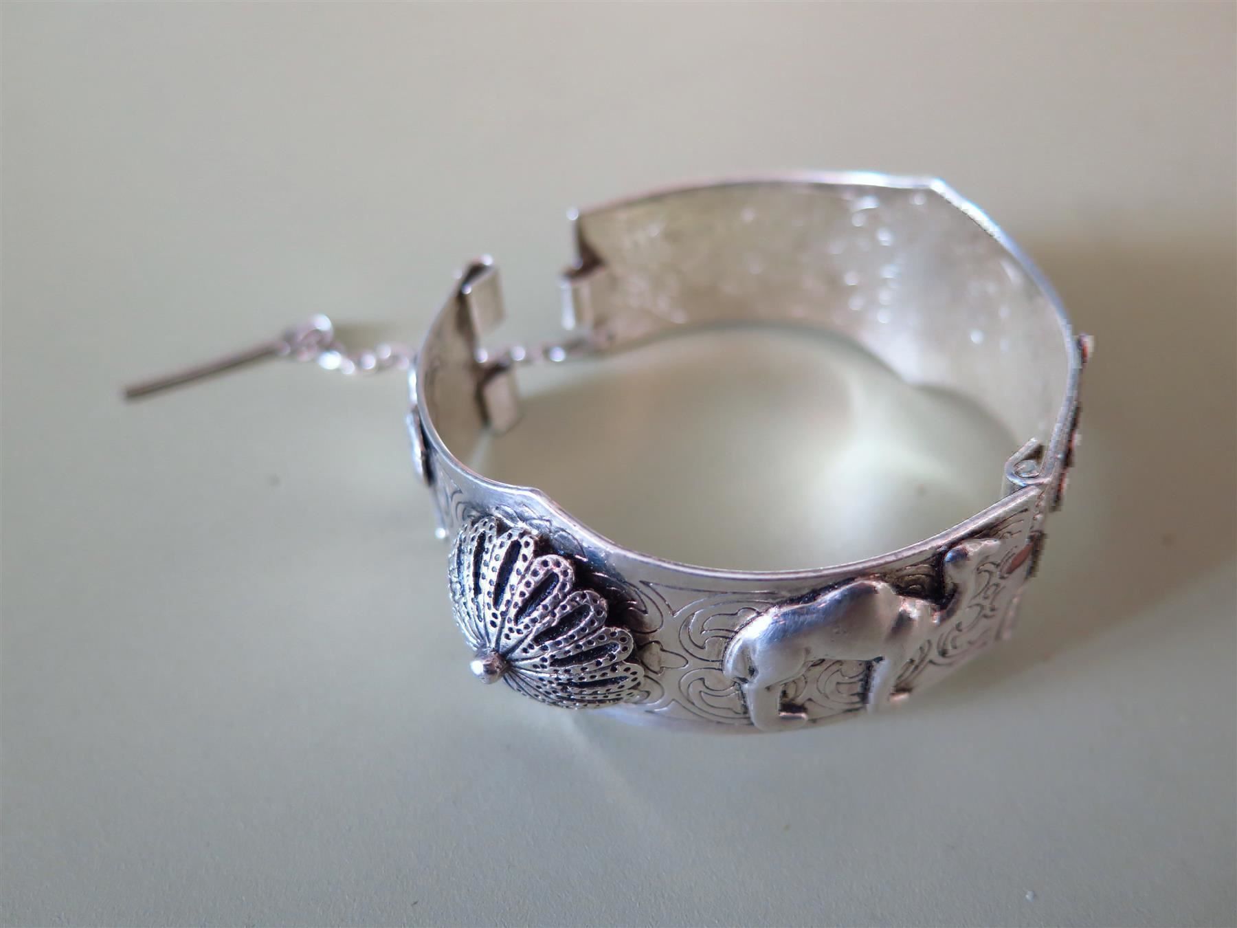 Bracciali & Braccialetti: (22R)  ARMREIF Silber? Dromedar Rosetten – Usato da Bern venduto da Jwpm66