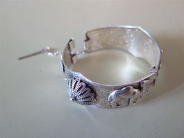 (22R)  ARMREIF Silber? Dromedar Rosetten