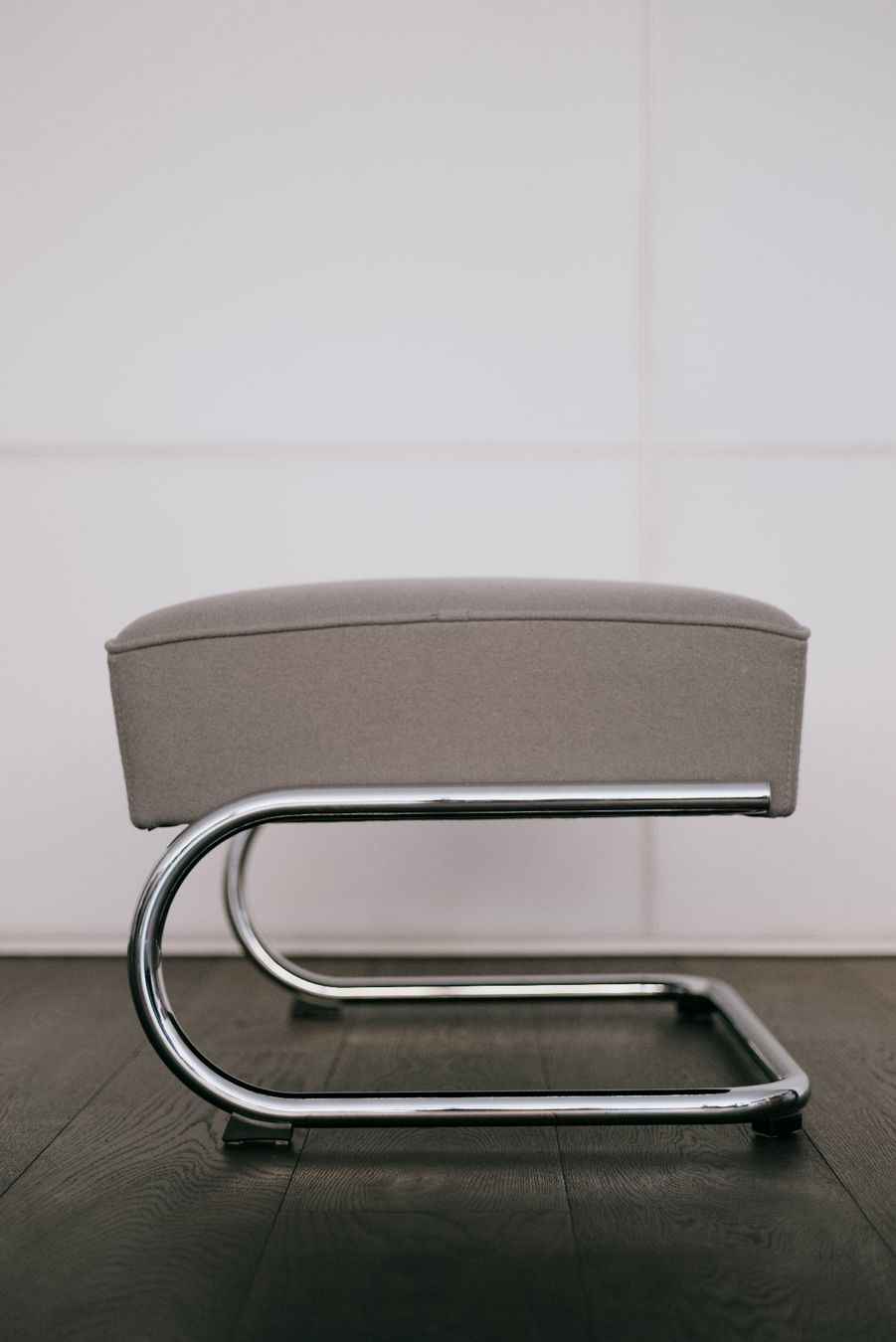 Thonet Poltrone: Thonet Freischwinger-Armsessel m. Hocker S411 – Usato da Baar venduto da Reddot 9