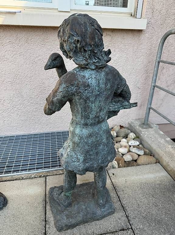 Statuette: Bronze Figur Mann mit einer Gans – Usato da Merenschwand venduto da yogi2000 1