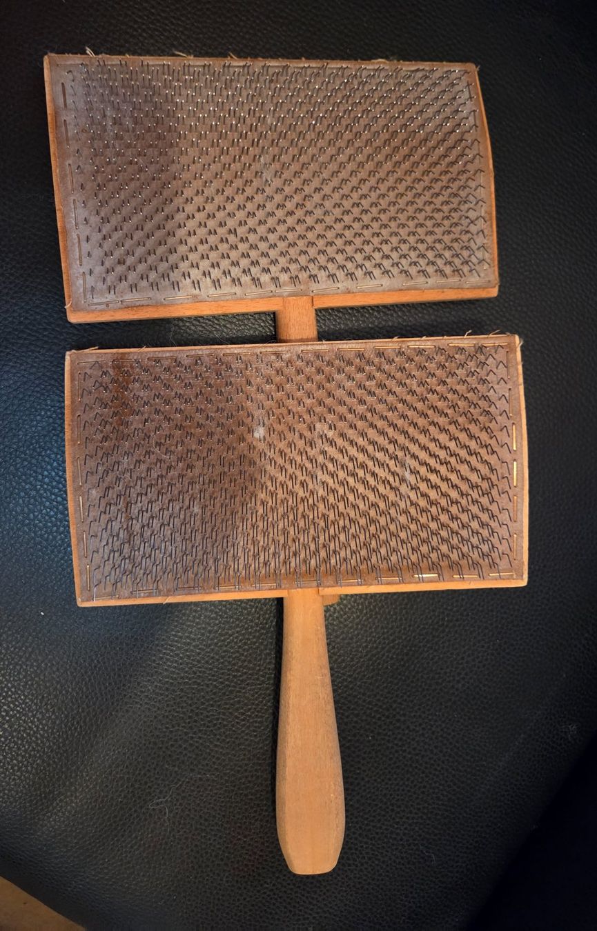 Sonstige Haarpflege: Handkarde aus Holz – Gebraucht aus Oberwangen b. Bern von Mesimo 2