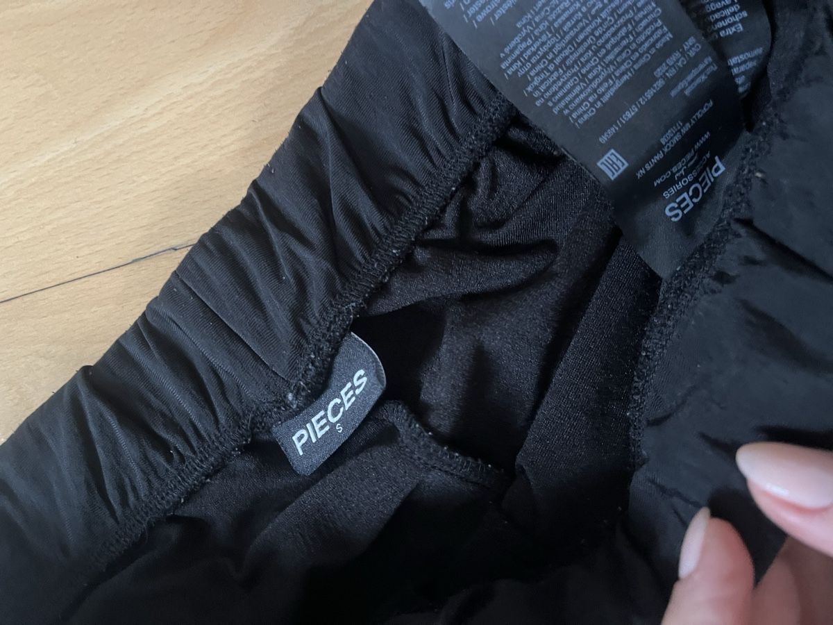 Pieces Pantaloni: Stretch-Hosen von Pieces – Usato da Zürich venduto da cat_rsn7 1