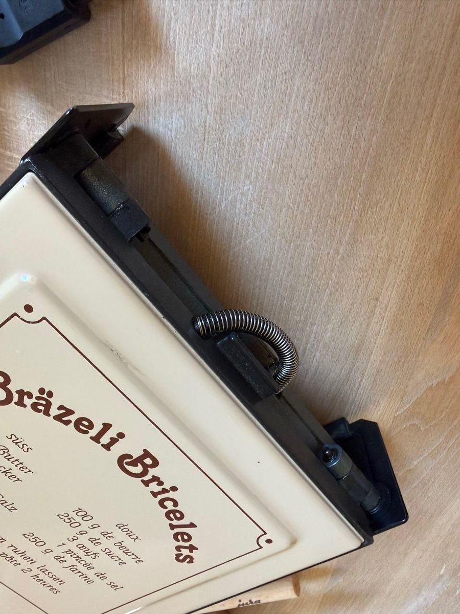 Jura Elettrodomestici da cucina: Jura Brätzeli Eisen Typ 142 – Usato da Lungern venduto da Blauhausfrau 5