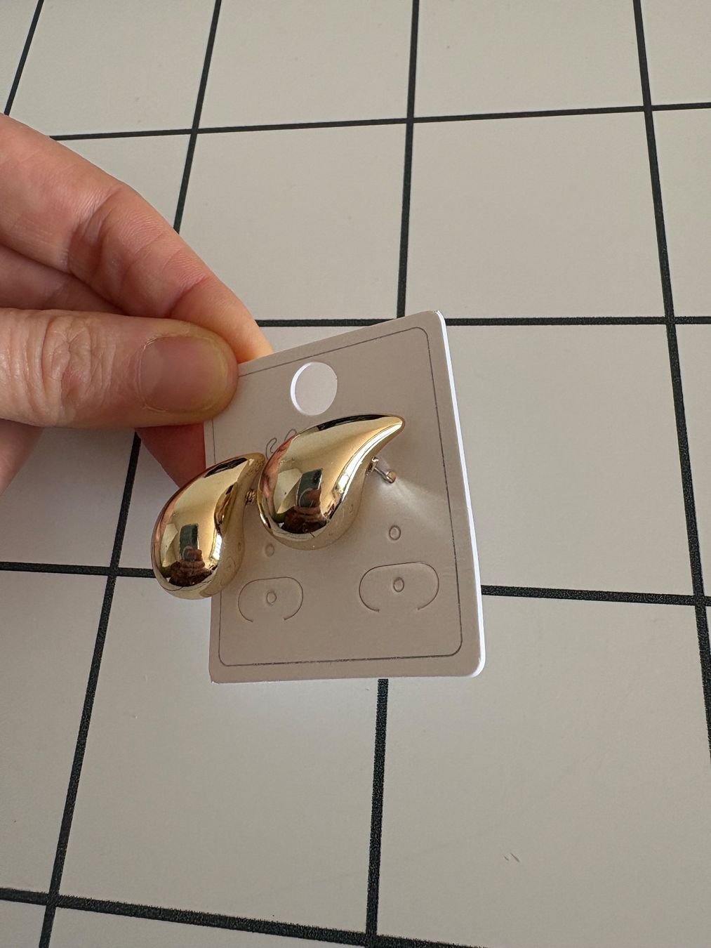 Orecchini pendenti & Orecchini a lobo: Small Drop gold earrings – Nuovo e nell'imballaggio originale da Zürich venduto da cla_y52m 1