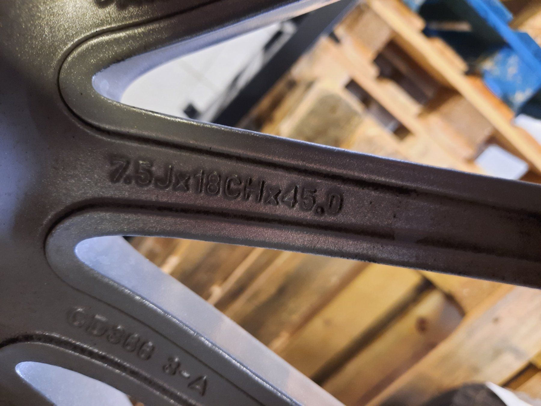 Land Rover Pneumatici & Ruote complete: V E L A R -  Winterräder 18" – Usato da Thun venduto da Jazz51 6