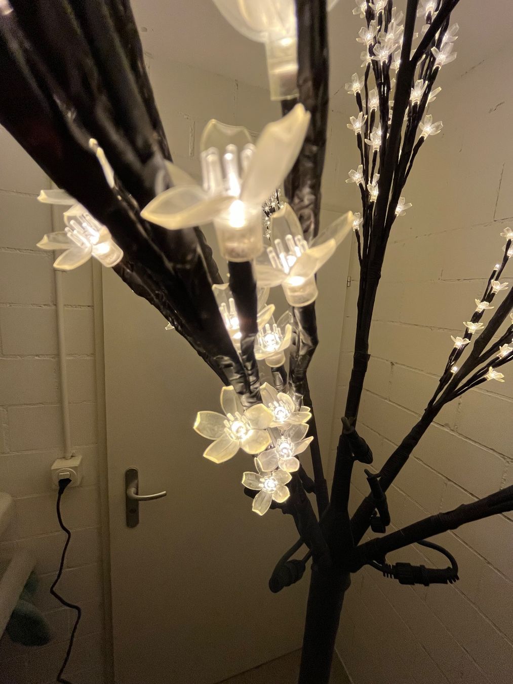 Lampes: XXL LED-Kirschblütenbaum – D'occasion à Bertschikon Gossau par MacAebi 2