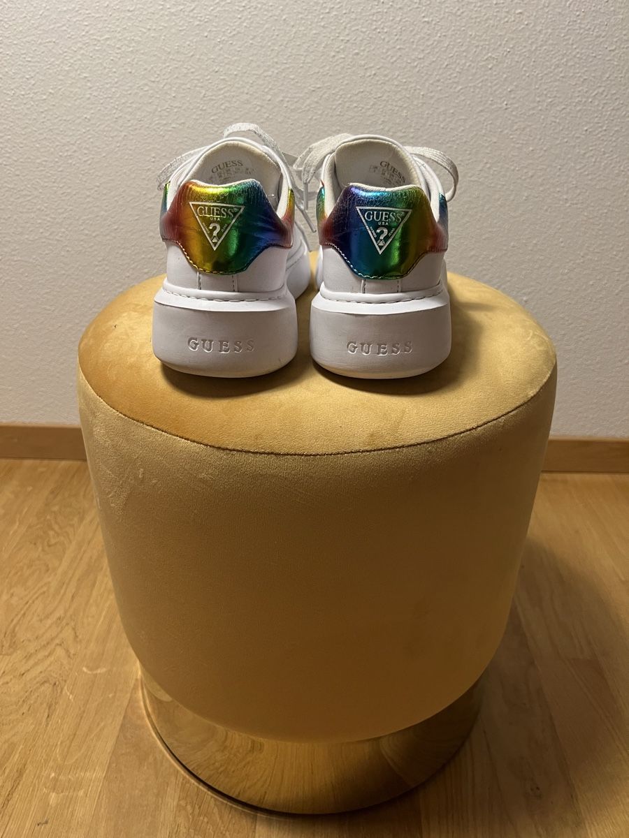Guess Scarpe da donna: Guess Bradly Sneaker – Usato da Sisseln AG venduto da L.A.88 3