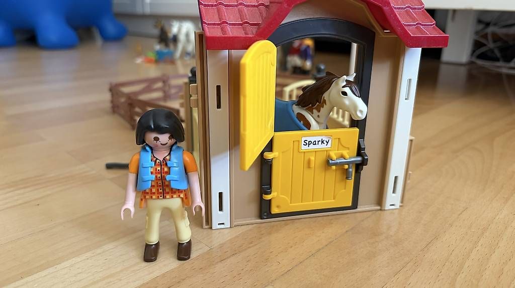 Playmobil Jouets: Playmobil Pferdebox mit Koppel – D'occasion à Zürich par Engelhard74 1