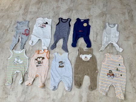 Babystrampler mit Füsschen Grösse 50/56