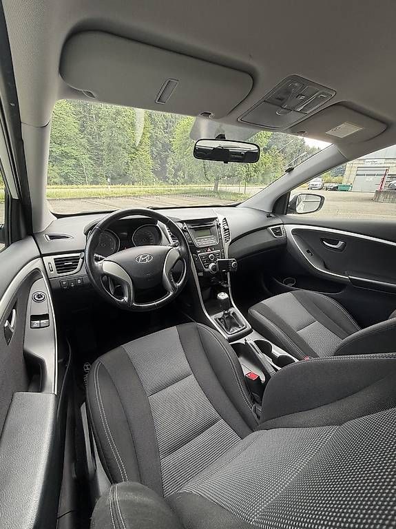 Hyundai Automobili: Hyundai i30 Comfort – Usato da Wünnewil venduto da Ressell_Bern 5
