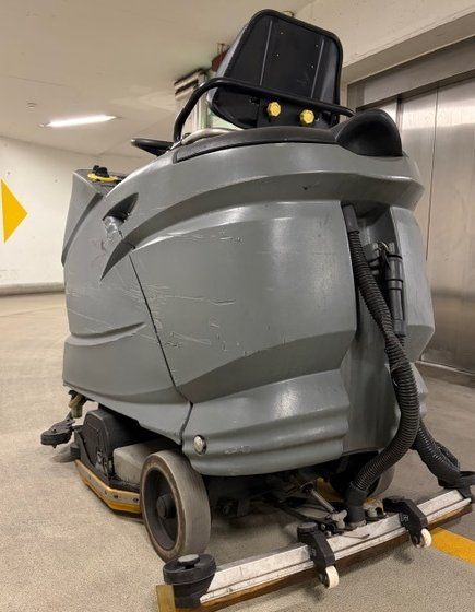 Kärcher Tutte le macchine: Kärcher Aufsitz-Scheuersaugmaschine B140R – Usato da Dübendorf venduto da AMAG-Autowelt 5
