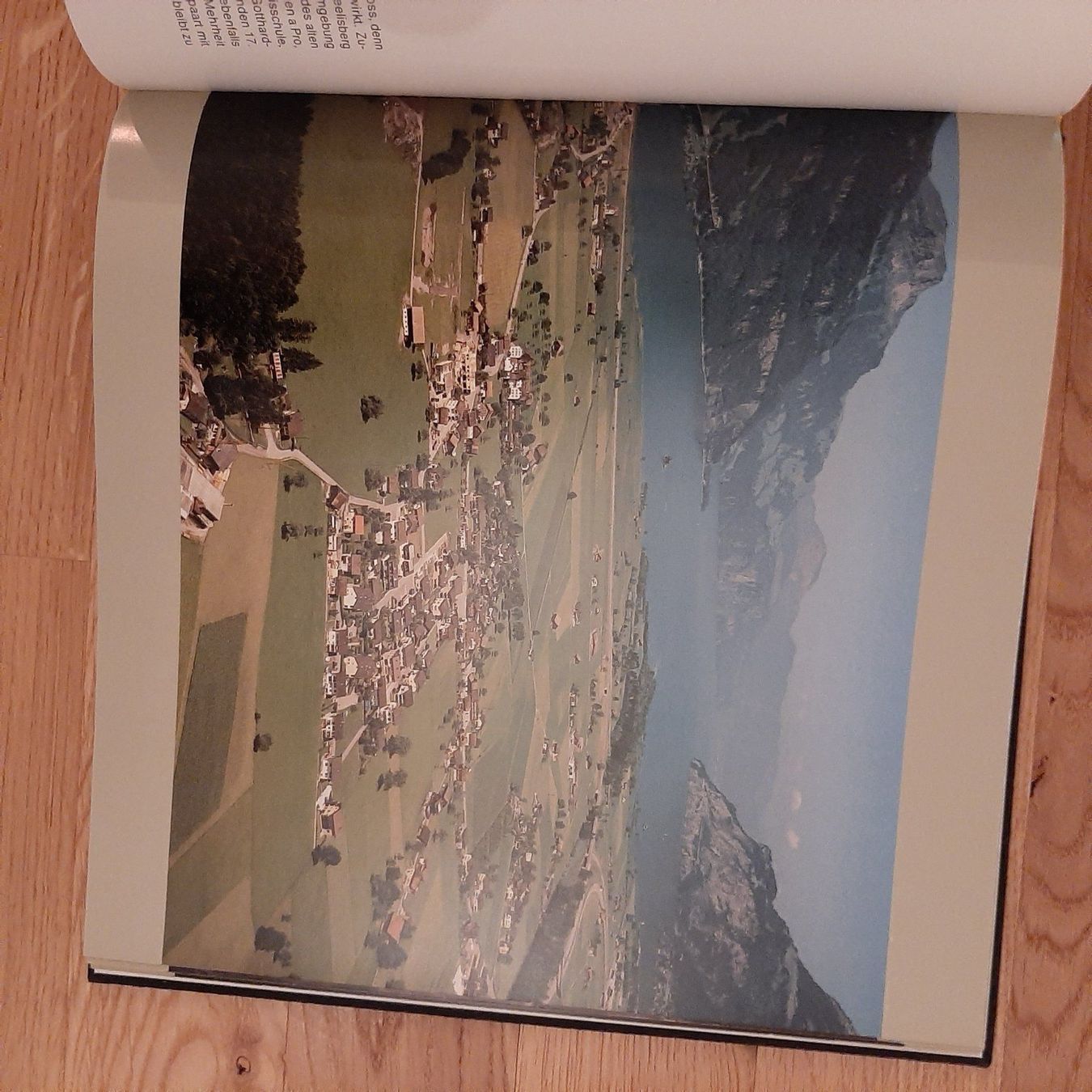 Libri: Flugbild Uri – Usato da Zürich venduto da Philotimo 4