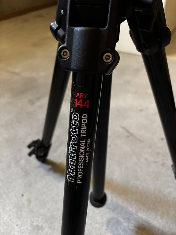 Treppiedi & Teste: Manfrotto 144 Stativ Tripod – Usato da Zürich venduto da h4llo 1