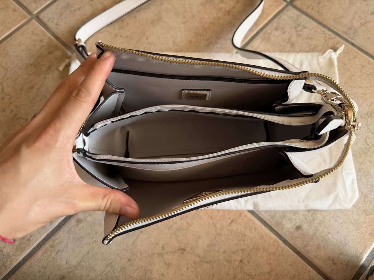 Guess Sacs femmes: Sac à main Guess  – Neuf (Voir description) à Founex par Hyrienne 5