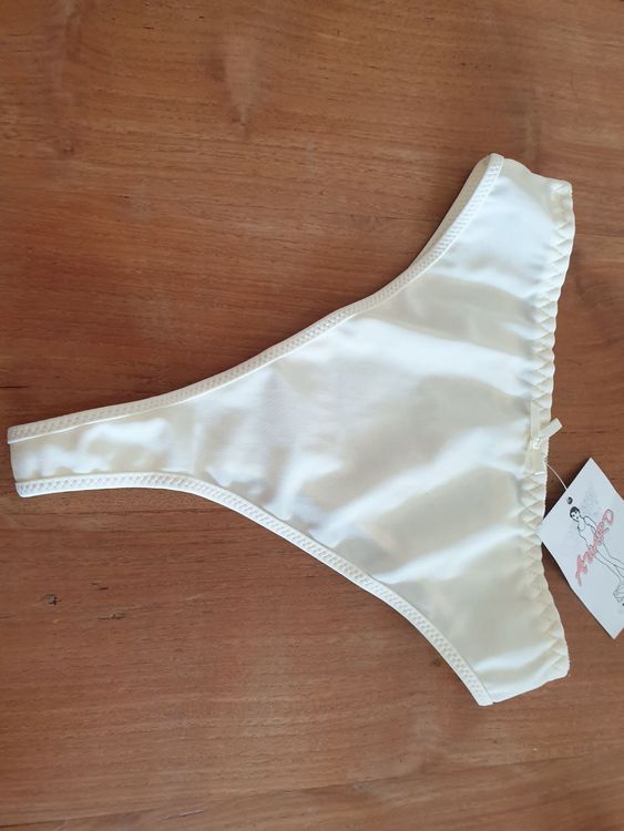 Award String neu 42 (Neu und originalverpackt) in Grandval für CHF 2 ...