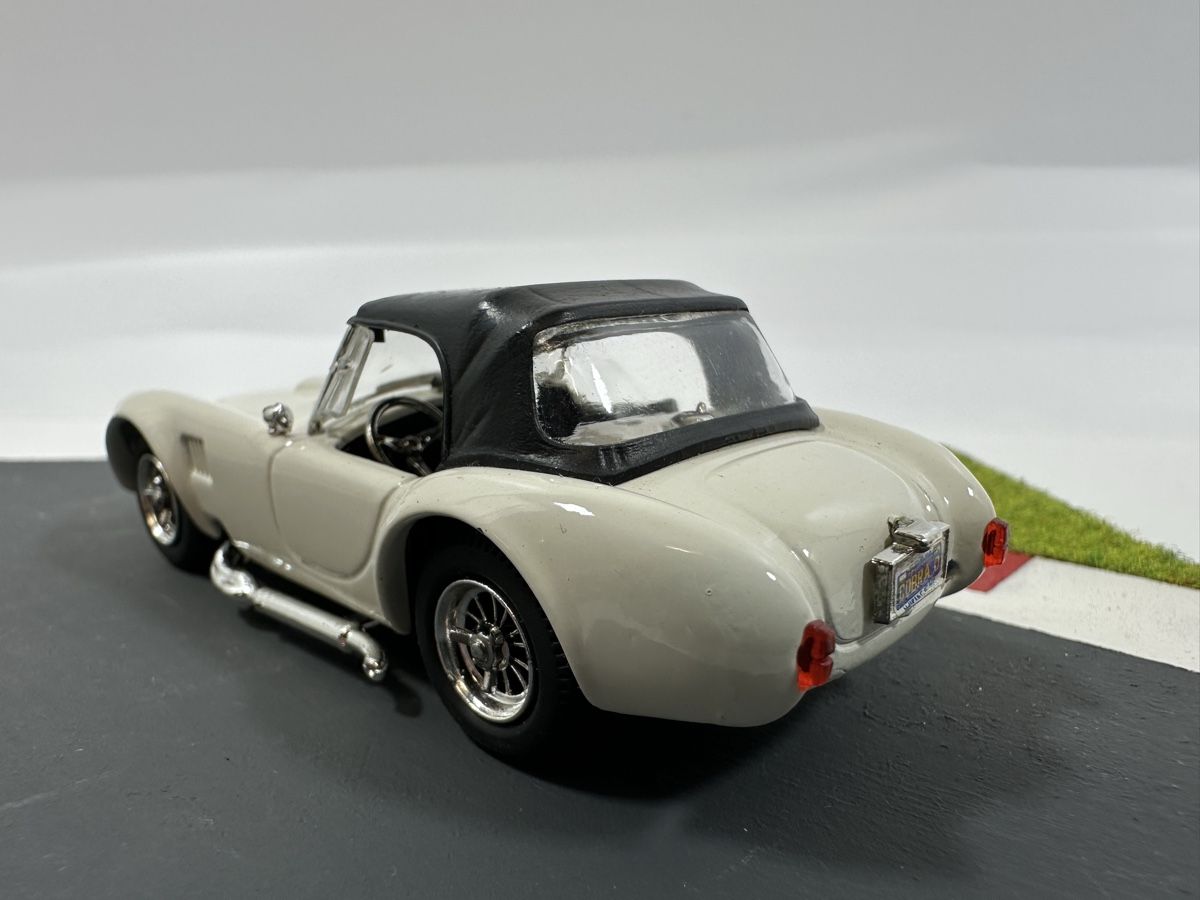 Modellini d'auto: AC Shelby Cobra 1:43, weiss, MODEL BOX – Usato da Zofingen venduto da rf9_x2xt 3