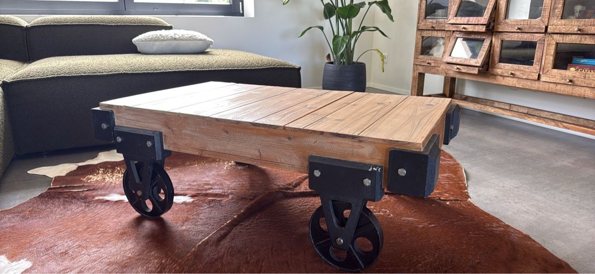 Tavoli: Couchtisch im Industrial-Look – Usato da Rüti ZH venduto da CaroVassalli