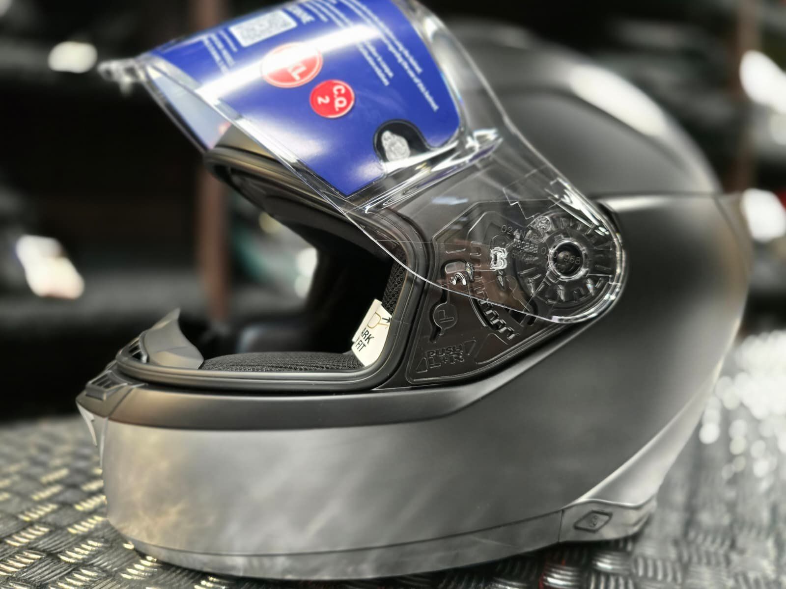 Caschi & visiere: Casque Shark Integral Skwal i3 Dark Shadow Edition mat – Nuovo e nell'imballaggio originale da Yverdon-les-Bains venduto da MotoFactory. 3