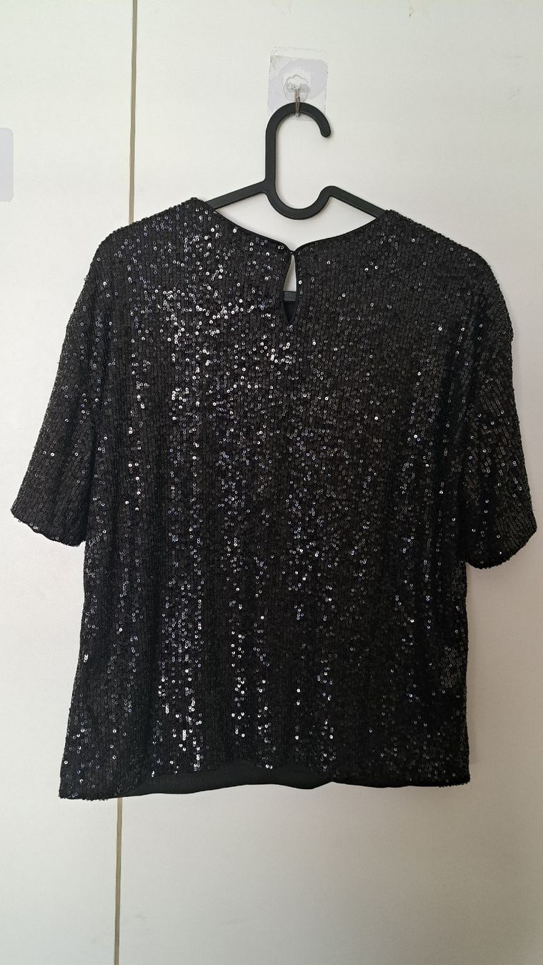 H&M Tops: Top noir à sequins élégant, HM taille S – Neu und originalverpackt aus Meyrin von Zahra011 1