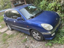 Daihatsu Sirion 1.3 4x4 Limousine blau-met. Autom.