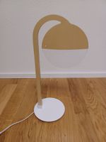 Stilvolle Tischleuchte, Tischlampe aus Holz