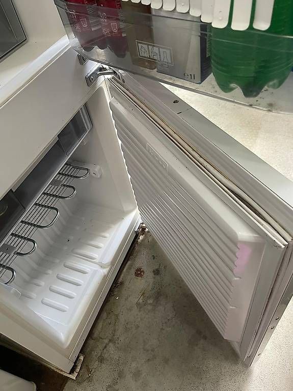 Kühlschrank: Kaputter Kühlschrank mit Tiefkühler – Gebraucht aus Wabern von M.Sali 1