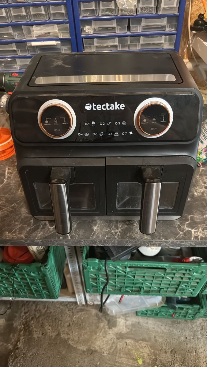 Appareils de cuisine: Heissluftfritteuse Tectake Doppelkammer akzeptabel – D'occasion à Oensingen par Troedler81
