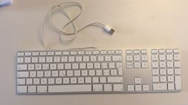 Apple Keyboard A1243 – CH QWERTZ – USB – Ziffernblock