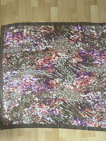 Edles Seidentuch / Schal mit Animal-Print – 100% Seide  100c