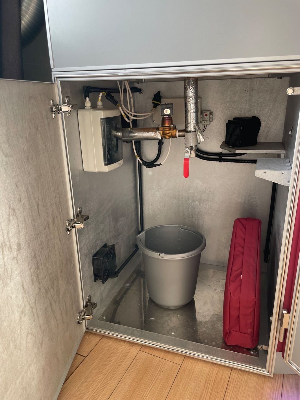 Attrezzature mediche: Stickstoff Cryosauna / Kältekammer – Usato da Niederwil AG venduto da Padel1985 2
