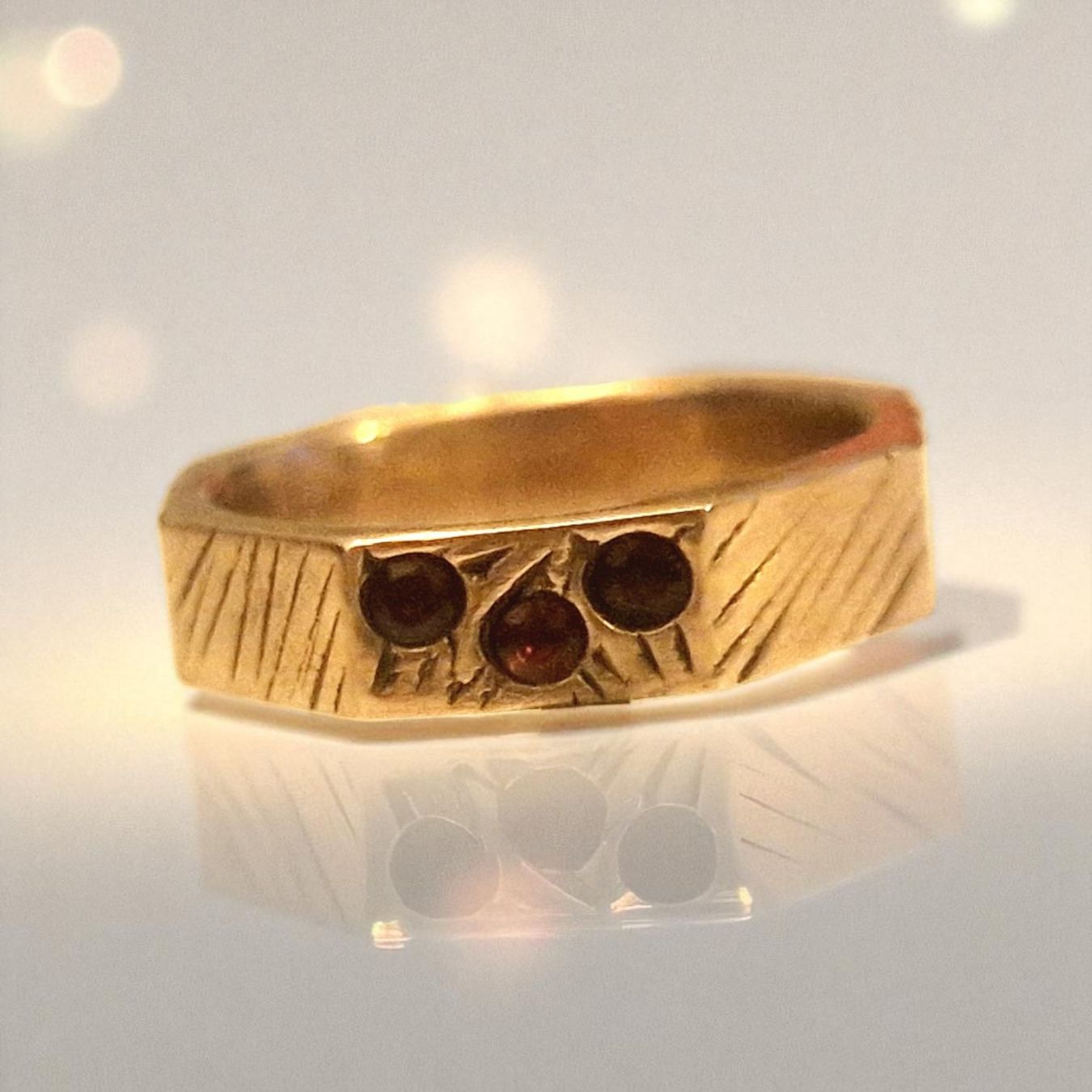 Anelli: Achteckiger Ring mit Granat, Grösse 51.7 – Nuovo e nell'imballaggio originale da Aarau venduto da Schmuckhoehle_MD 5
