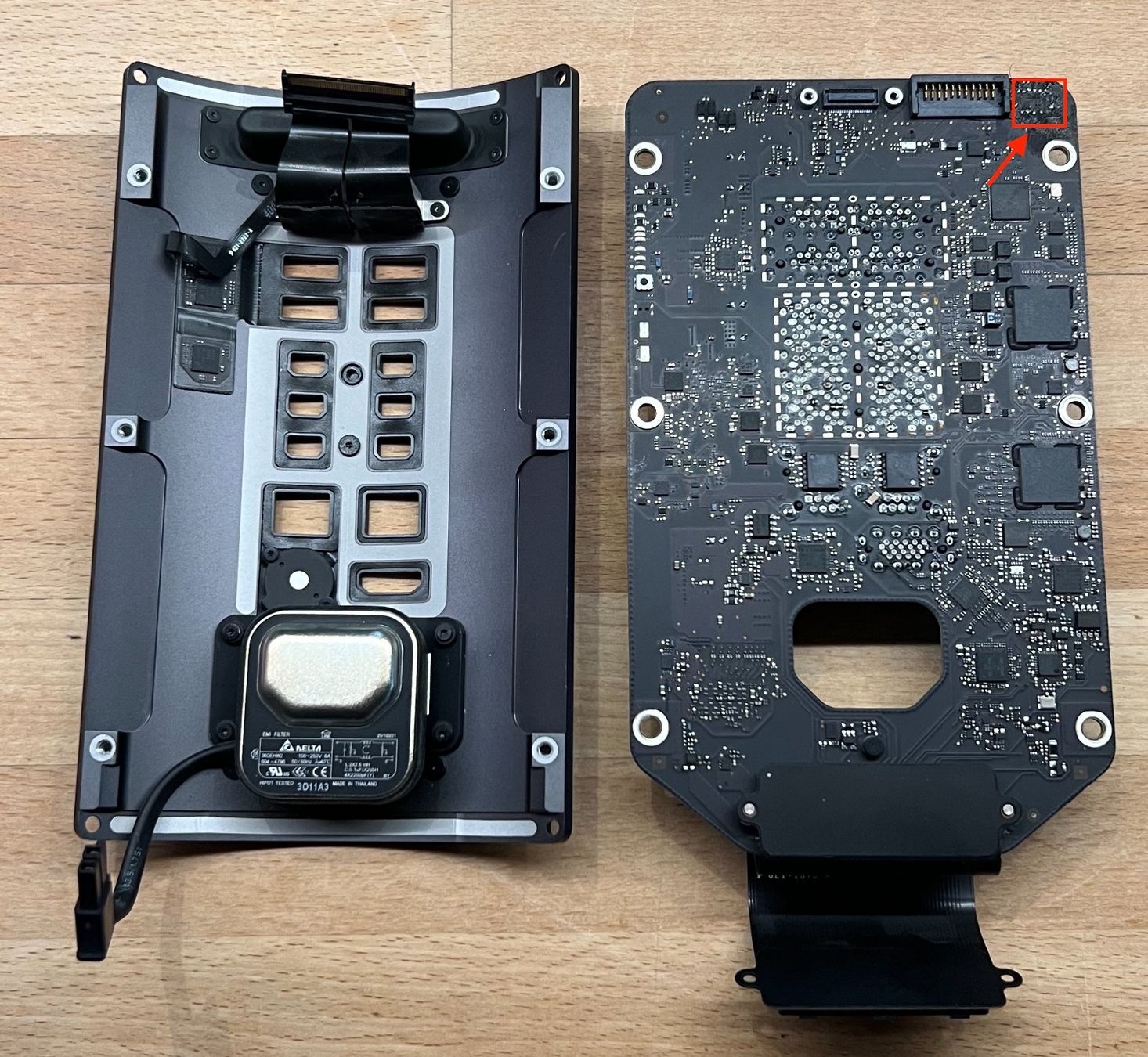 Apple PC: Mac Pro Late 2013 Ersatzteile - I/O Frontpanel – Difettoso da Wald ZH venduto da Mysti_mountain 1