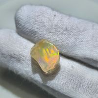 Opal mit Natürlichem Freeform  Schliff 3.40ct