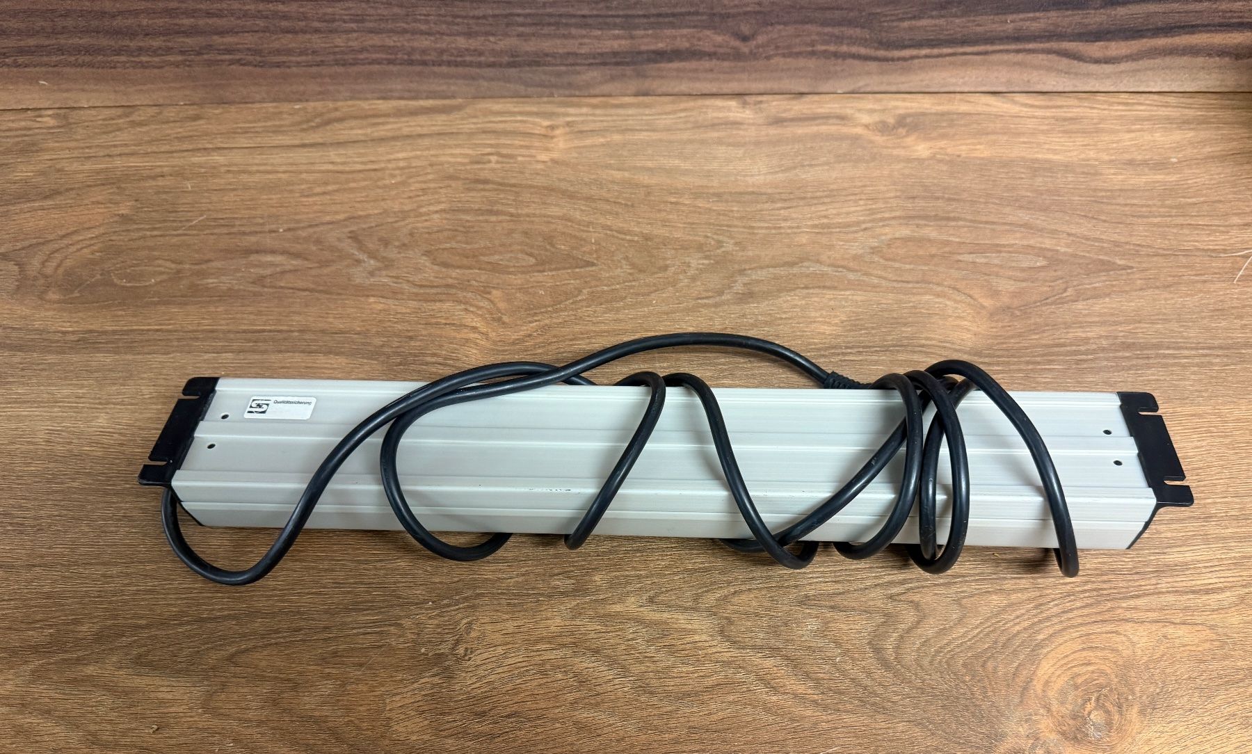 Habengut 2-fach Steckdoseneinheit + Endkappe Für Sockelleiste 50 Mm – Aufputzmontage, Farbe Weiß
